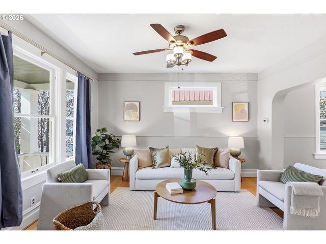 3923 Se MAIN St, Portland, OR 97214