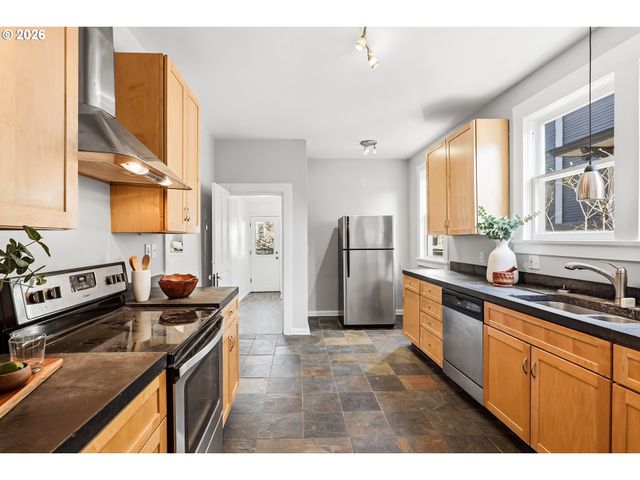 3923 Se MAIN St, Portland, OR 97214