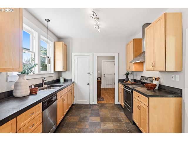 3923 Se MAIN St, Portland, OR 97214