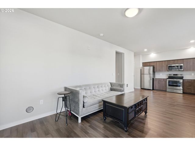 16322 Nw CHADWICK Way 102, Portland, OR 97229