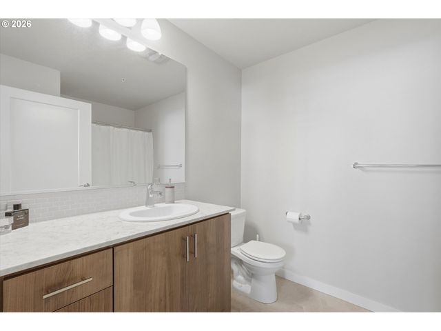 16322 Nw CHADWICK Way 102, Portland, OR 97229