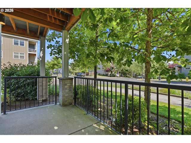 16322 Nw CHADWICK Way 102, Portland, OR 97229