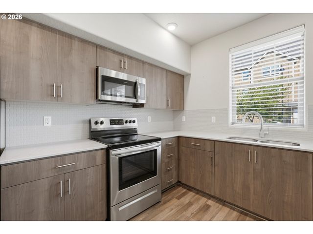 16322 Nw CHADWICK Way 102, Portland, OR 97229
