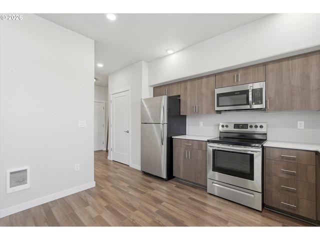 16322 Nw CHADWICK Way 102, Portland, OR 97229