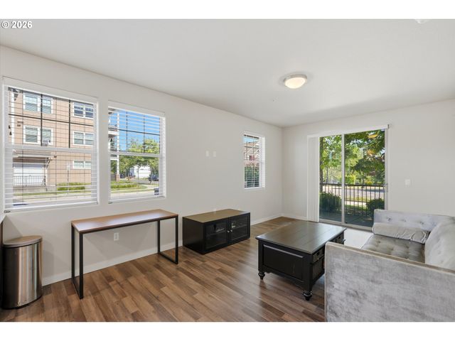 16322 Nw CHADWICK Way 102, Portland, OR 97229