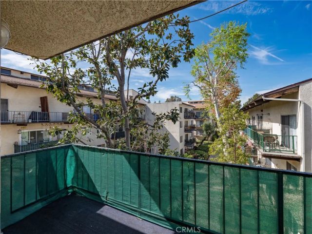 5460 White Oak K301, Encino, CA 91316