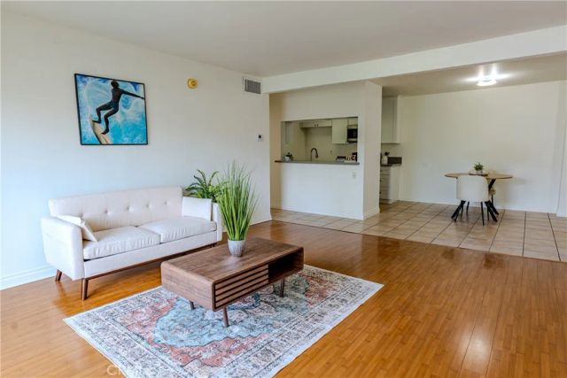 5460 White Oak K301, Encino, CA 91316