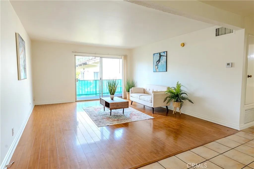 5460 White Oak K301, Encino, CA 91316