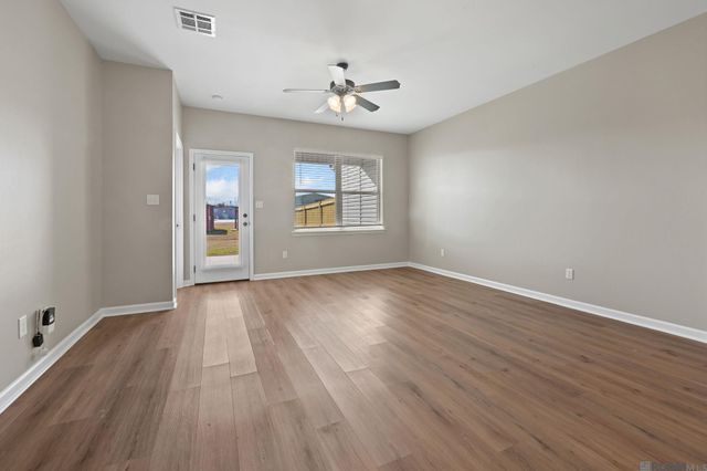 17455 Berkshire Dr, Prairieville, LA 70769