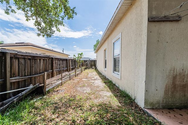 427 LARK COURT, Kissimmee, FL 34759
