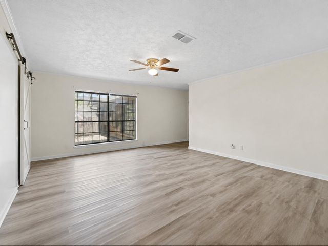 208 Cliffbrook Lane, Cleveland, TX 77327