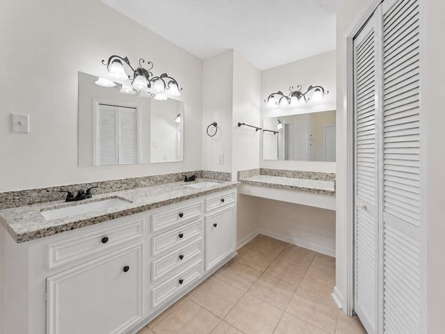 208 Cliffbrook Lane, Cleveland, TX 77327