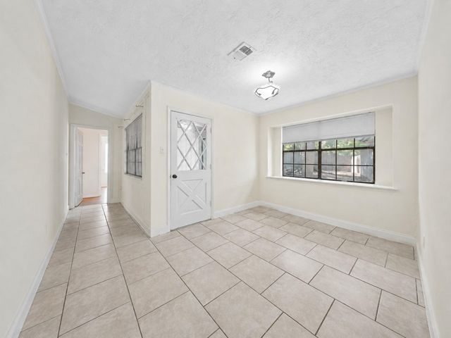 208 Cliffbrook Lane, Cleveland, TX 77327