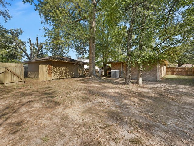 208 Cliffbrook Lane, Cleveland, TX 77327