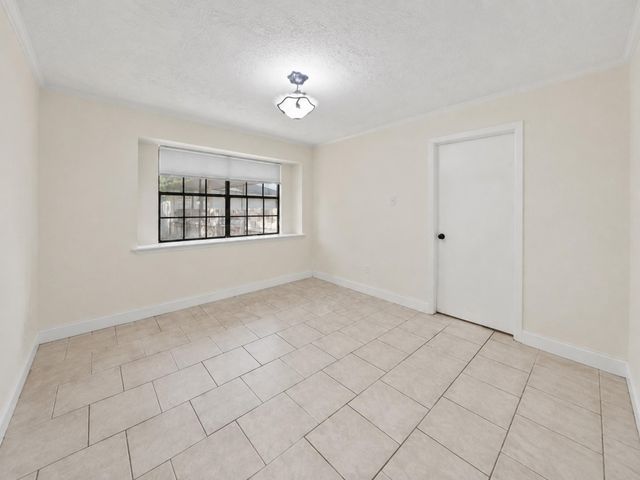 208 Cliffbrook Lane, Cleveland, TX 77327