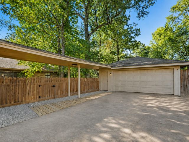 208 Cliffbrook Lane, Cleveland, TX 77327