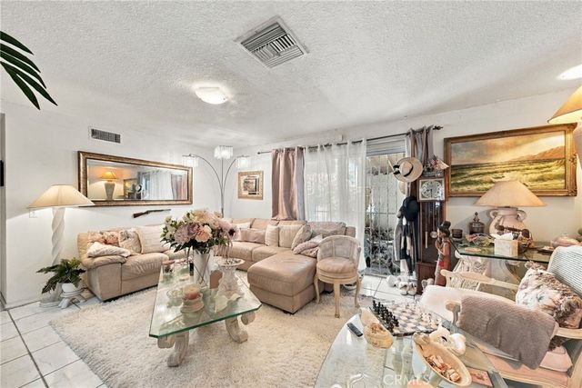 12011 Jouett, Sylmar, CA 91342