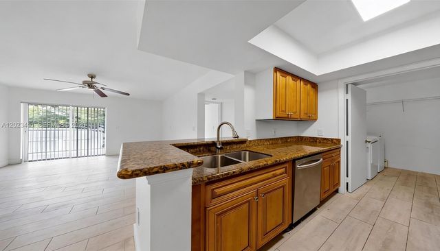 5760 Rock Island Rd 321, Tamarac, FL 33319