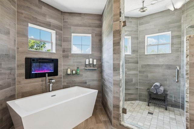 8107 SIERRA MANOR LANE, Tampa, FL 33635