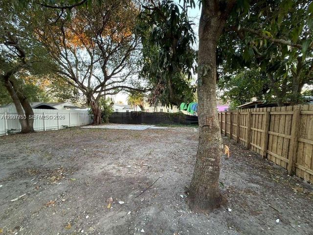 854 NW 76th St ., Miami, FL 33150