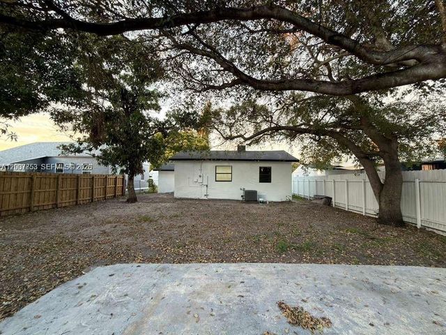 854 NW 76th St ., Miami, FL 33150