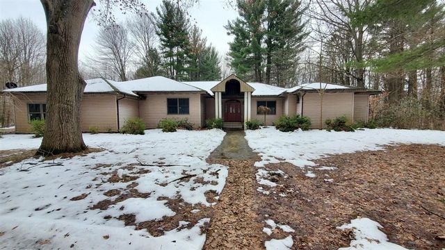 2833 58th Street, Fennville, MI 49408