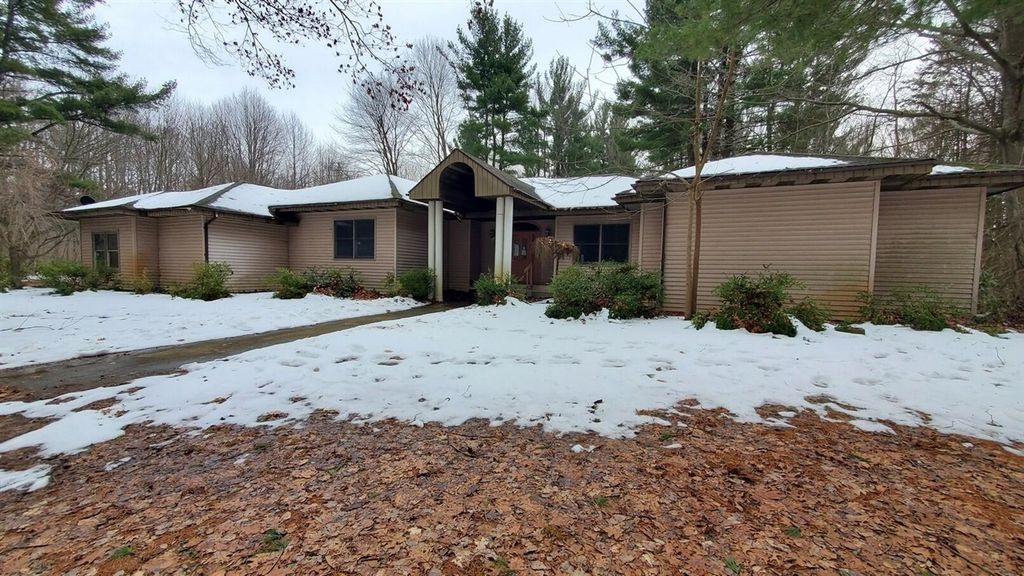 2833 58th Street, Fennville, MI 49408