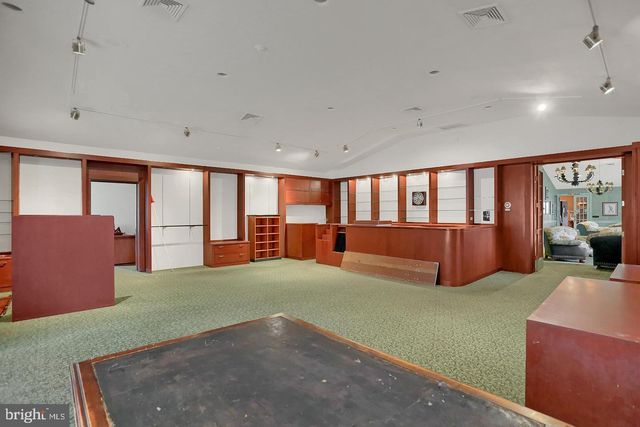 550 LAKEWOOD DR, Harrisburg, PA 17112