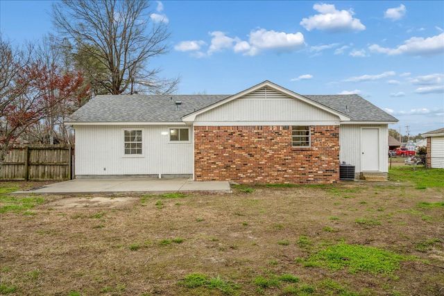 7933 NEWPORT DR, Millington, TN 38053