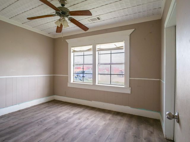 1004 Avon Ave, Llano, TX 78643