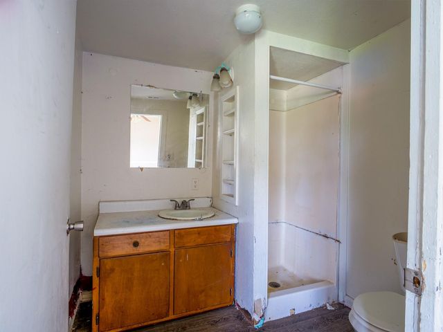 1004 Avon Ave, Llano, TX 78643