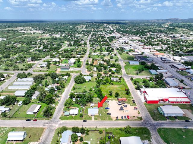 1004 Avon Ave, Llano, TX 78643