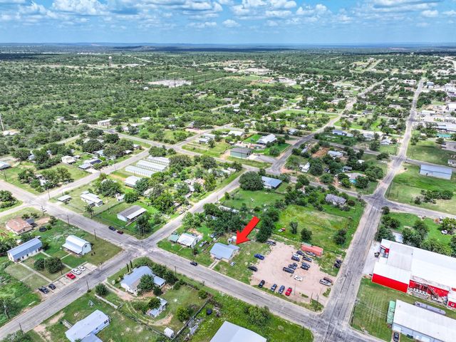 1004 Avon Ave, Llano, TX 78643