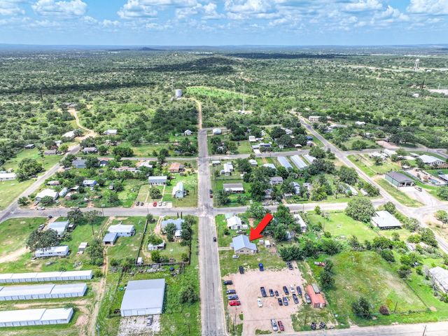 1004 Avon Ave, Llano, TX 78643