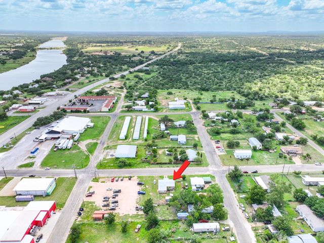 1004 Avon Ave, Llano, TX 78643