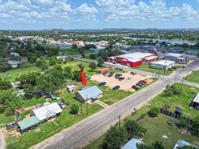 1004 Avon Ave, Llano, TX 78643