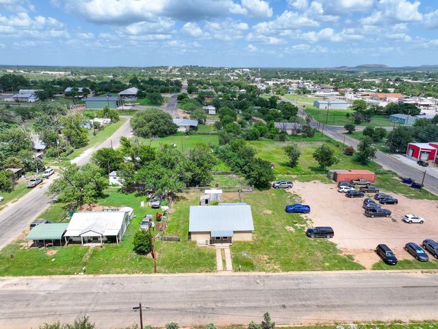 1004 Avon Ave, Llano, TX 78643