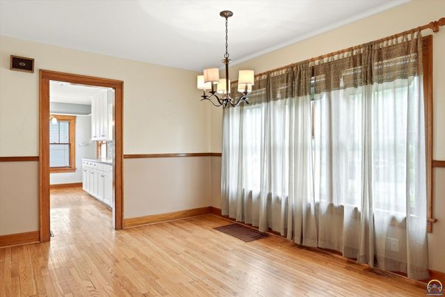 1280 SW MacVicar AVE, Topeka, KS 66604