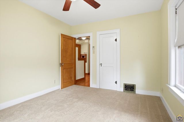 1280 SW MacVicar AVE, Topeka, KS 66604