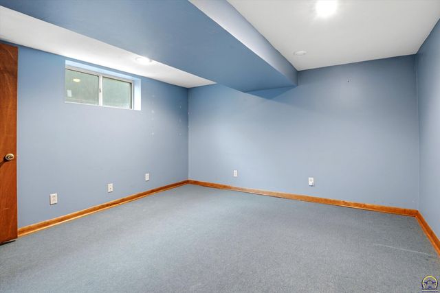 1280 SW MacVicar AVE, Topeka, KS 66604