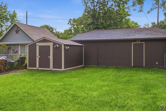 1280 SW MacVicar AVE, Topeka, KS 66604