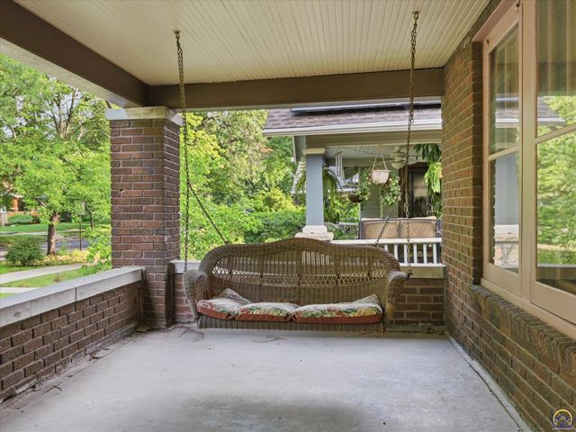 1280 SW MacVicar AVE, Topeka, KS 66604
