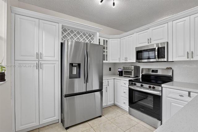 490 NW 102nd Ter, Pembroke Pines, FL 33026