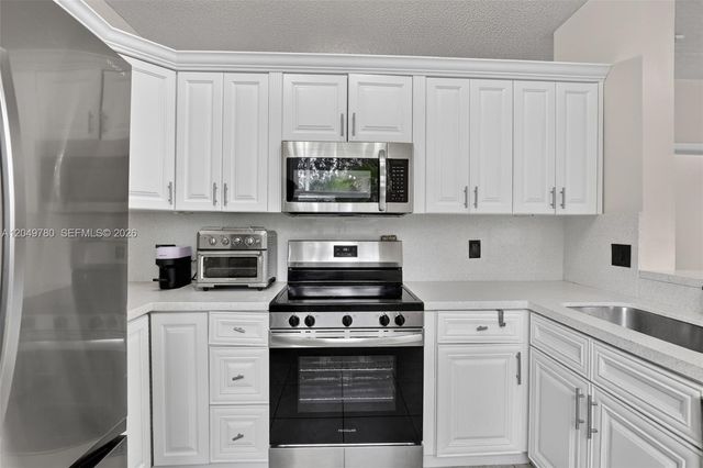 490 NW 102nd Ter, Pembroke Pines, FL 33026