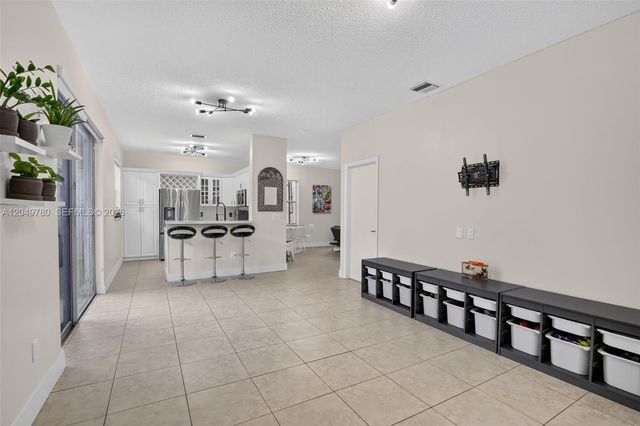 490 NW 102nd Ter, Pembroke Pines, FL 33026