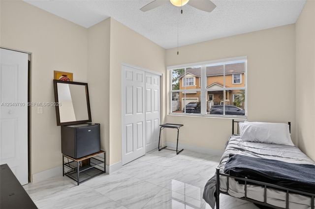 490 NW 102nd Ter, Pembroke Pines, FL 33026