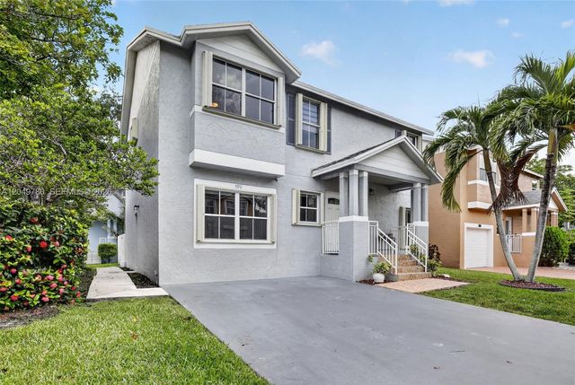 490 NW 102nd Ter, Pembroke Pines, FL 33026
