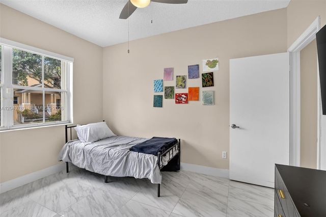 490 NW 102nd Ter, Pembroke Pines, FL 33026