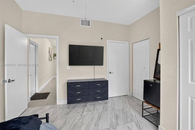 490 NW 102nd Ter, Pembroke Pines, FL 33026