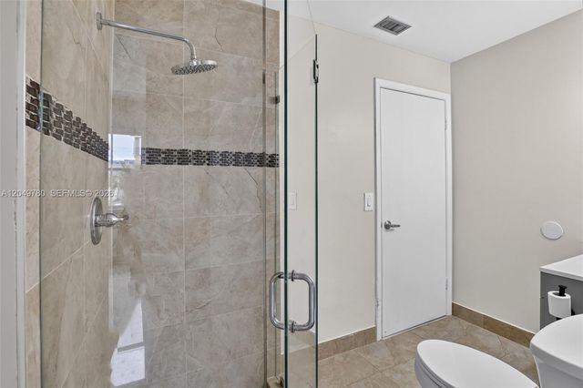 490 NW 102nd Ter, Pembroke Pines, FL 33026